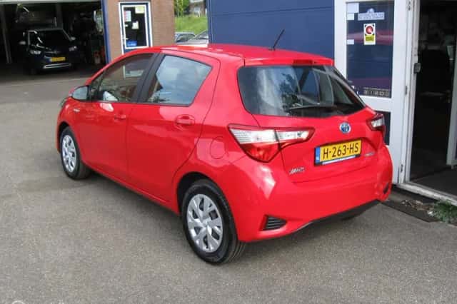 Toyota Yaris (2020) thumbnail 5