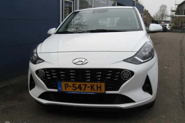 Hyundai i10 (2022) thumbnail 3