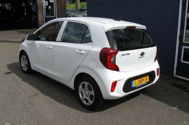 Kia Picanto (2021) thumbnail 5