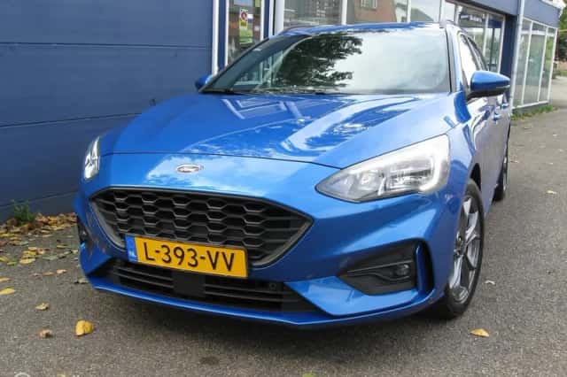 Ford Focus (2021) thumbnail 3