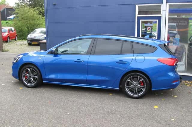 Ford Focus (2021) thumbnail 4