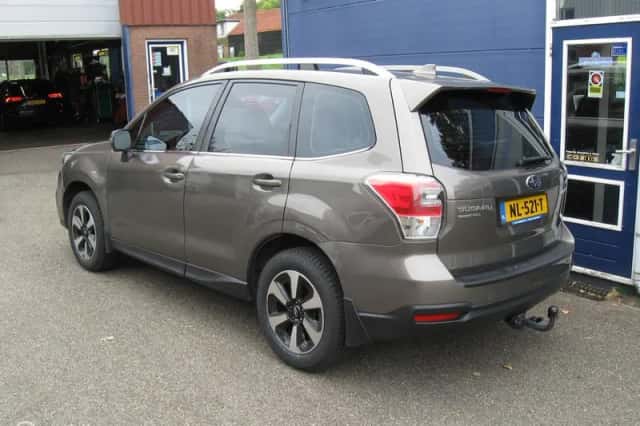 Subaru Forester (2017) thumbnail 5