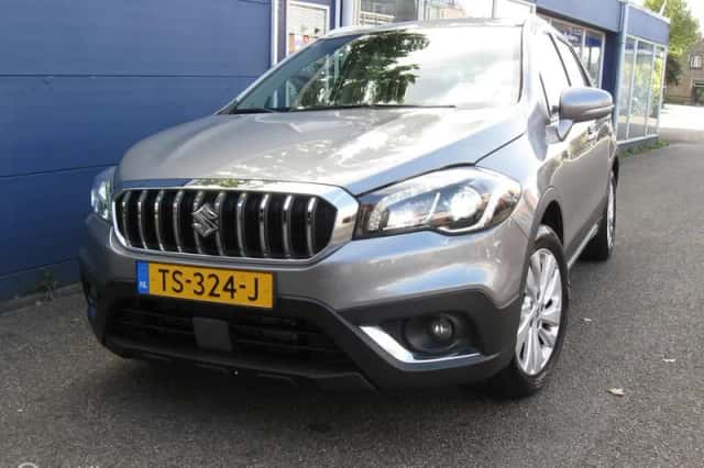 Suzuki S-Cross (2018) thumbnail 3