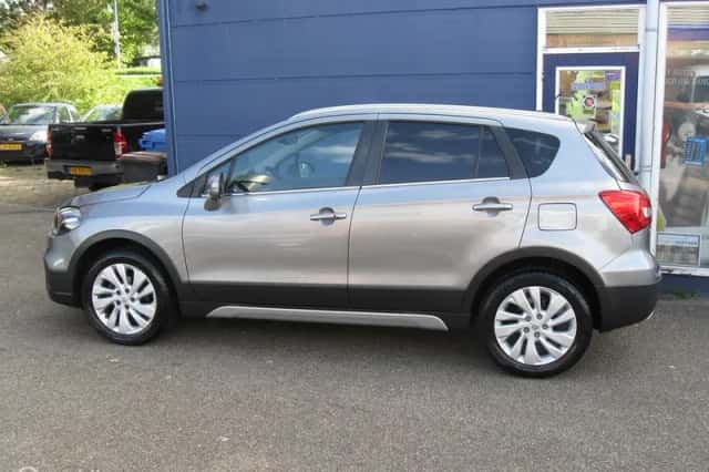 Suzuki S-Cross (2018) thumbnail 4