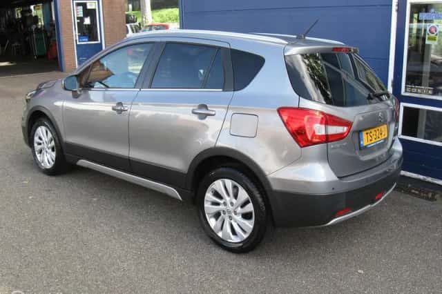 Suzuki S-Cross (2018) thumbnail 5