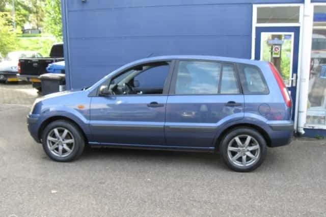 Ford Fusion (2006) thumbnail 4