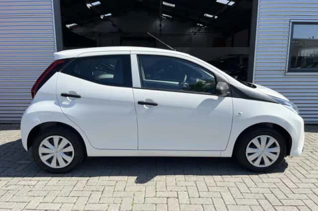 Toyota Aygo (2021) thumbnail 6