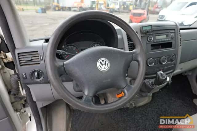 Volkswagen Crafter (2010) thumbnail 3