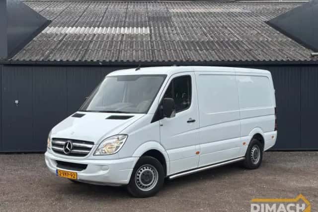 Mercedes-Benz Sprinter (2010) thumbnail 1