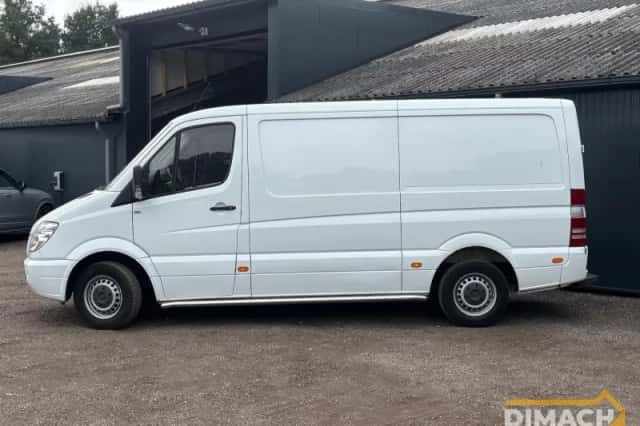 Mercedes-Benz Sprinter (2010) thumbnail 2