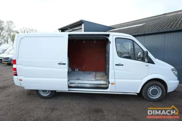 Mercedes-Benz Sprinter (2010) thumbnail 3