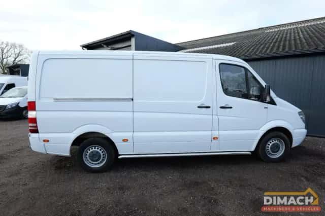 Mercedes-Benz Sprinter (2010) thumbnail 4