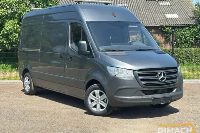 Mercedes-Benz Sprinter (2018) thumbnail 2