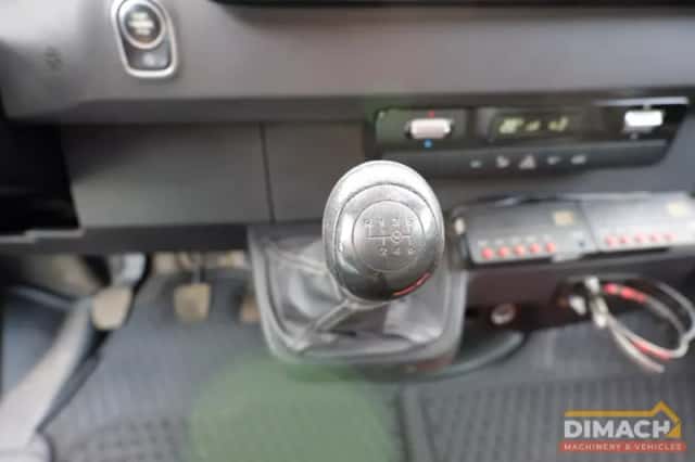 Mercedes-Benz Sprinter (2018) thumbnail 4