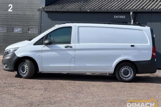 Mercedes-Benz Vito (2017) thumbnail 2