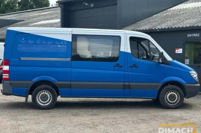 Mercedes-Benz Sprinter (2011) thumbnail 4