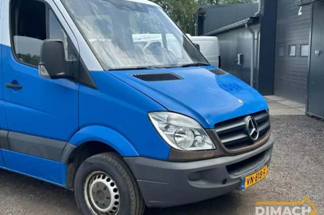 Mercedes-Benz Sprinter (2011) thumbnail 6