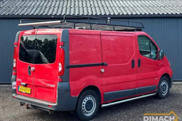 Opel Vivaro (2014) thumbnail 2