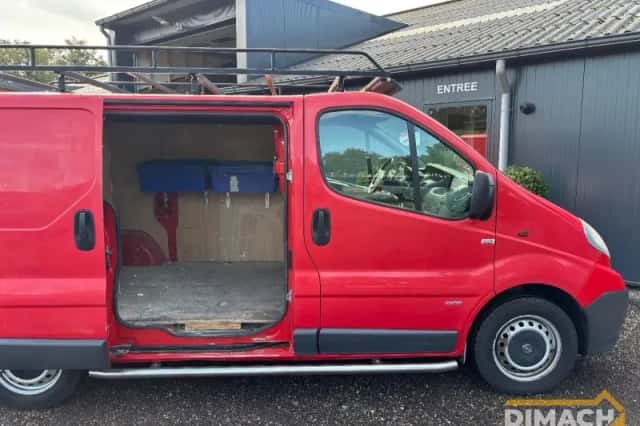 Opel Vivaro (2014) thumbnail 3