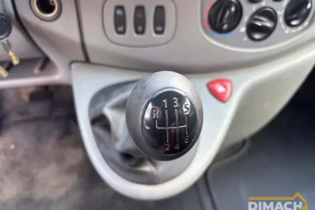 Opel Vivaro (2014) thumbnail 4