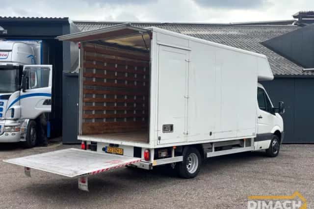 Volkswagen Crafter (2009) thumbnail 2