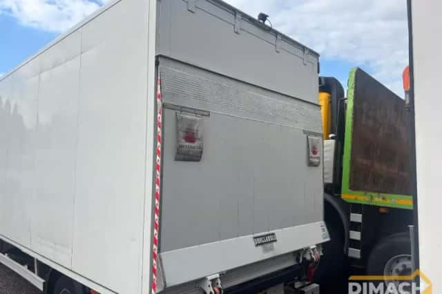 Volkswagen Crafter (2009) thumbnail 4