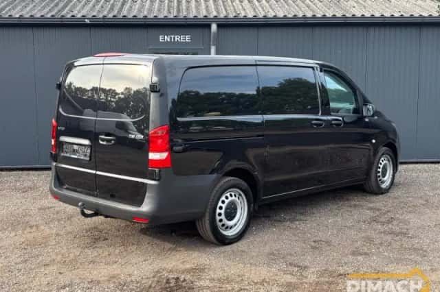 Mercedes-Benz Vito (2022) thumbnail 2