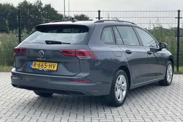 Volkswagen Golf (2022) thumbnail 2
