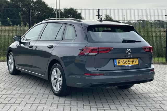 Volkswagen Golf (2022) thumbnail 5