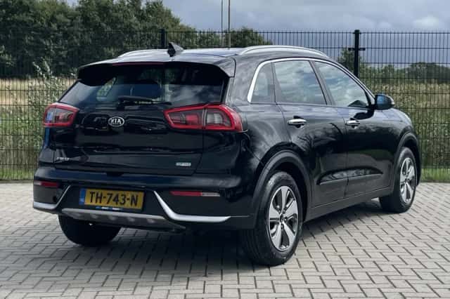 Kia Niro (2018) thumbnail 2