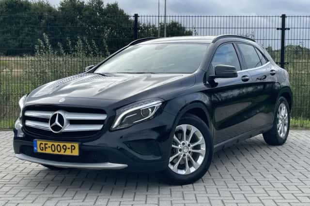 Mercedes-Benz GLA (2014) thumbnail 1