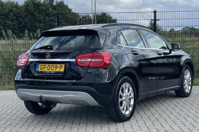 Mercedes-Benz GLA (2014) thumbnail 2