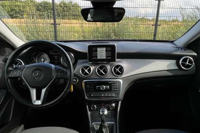 Mercedes-Benz GLA (2014) thumbnail 3