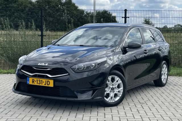 Kia Ceed Sportswagon (2022) thumbnail 1