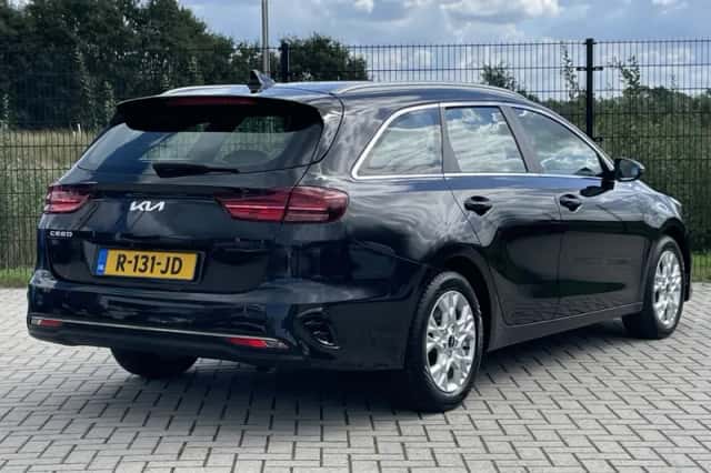 Kia Ceed Sportswagon (2022) thumbnail 2