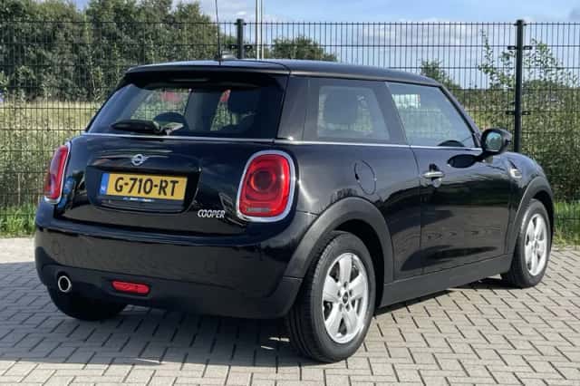 MINI Cooper (2019) thumbnail 2