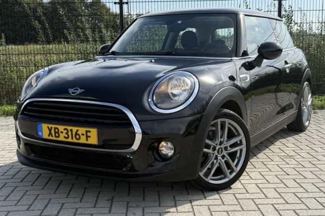 MINI Cooper (2018) thumbnail 1