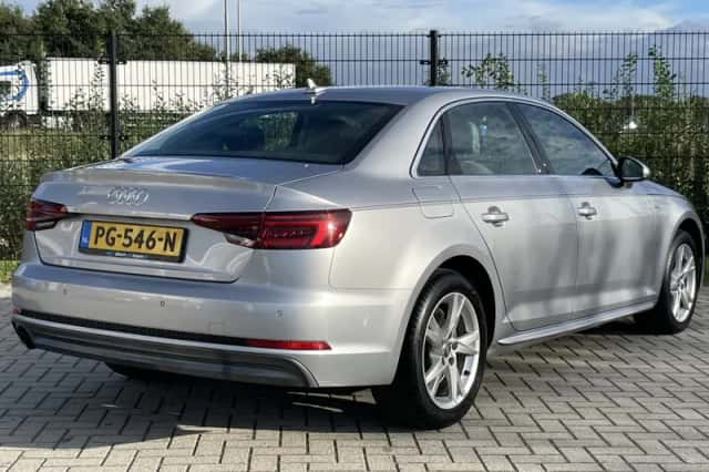 Audi A4 (2017) thumbnail 2