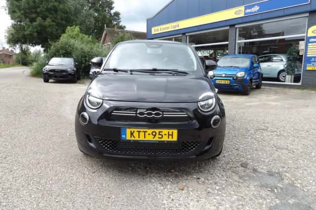 Fiat 500 (2023) thumbnail 4