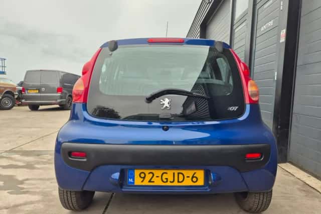 Peugeot 107 (2008) thumbnail 4