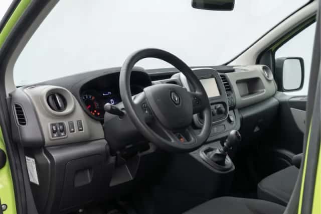 Renault Trafic (2015) thumbnail 5