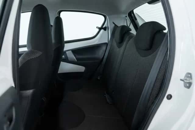 Toyota Aygo (2011) thumbnail 6