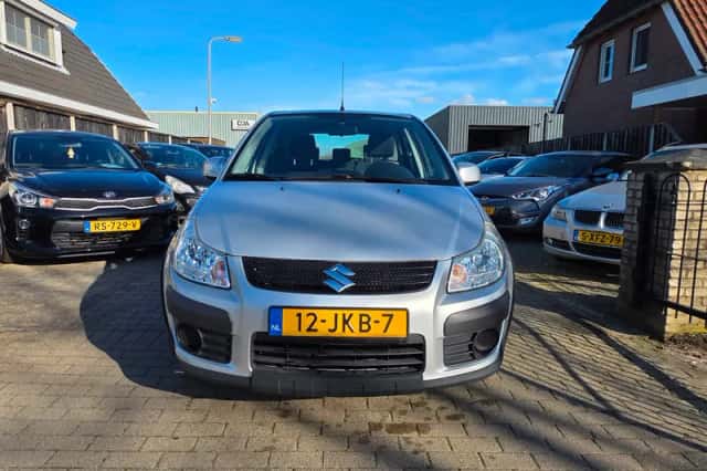 Suzuki SX4 (2009) thumbnail 2