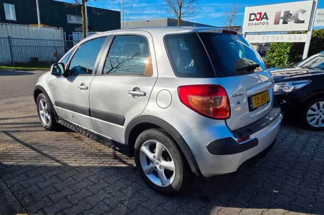 Suzuki SX4 (2009) thumbnail 6