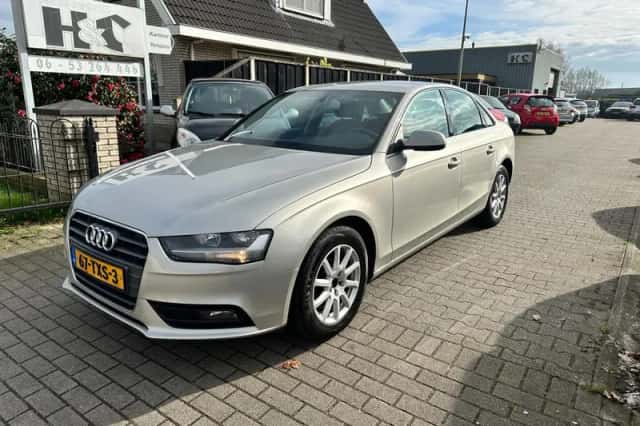 Audi A4 (2012) thumbnail 1