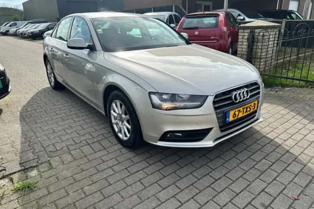 Audi A4 (2012) thumbnail 3