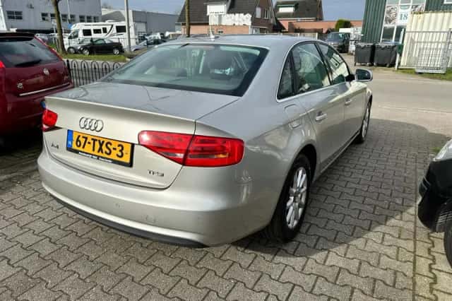 Audi A4 (2012) thumbnail 4
