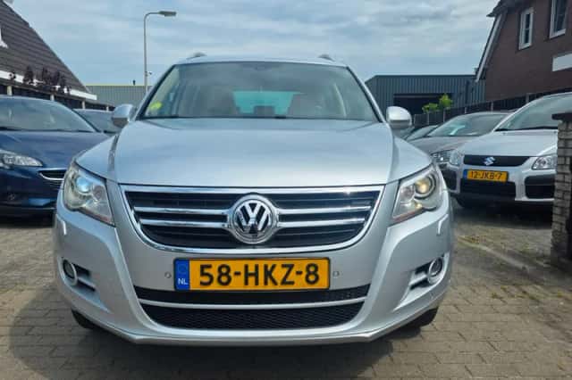 Volkswagen Tiguan (2009) thumbnail 2