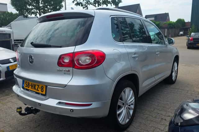 Volkswagen Tiguan (2009) thumbnail 3
