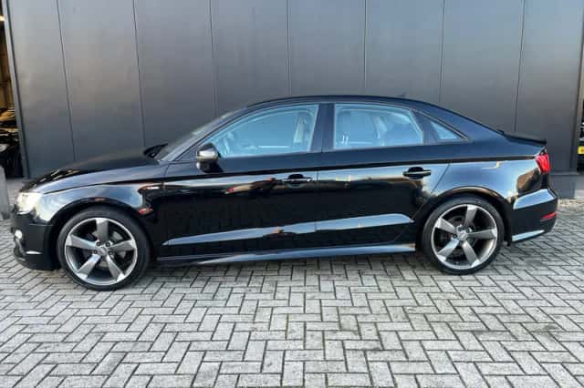 Audi A3 (2016) thumbnail 2